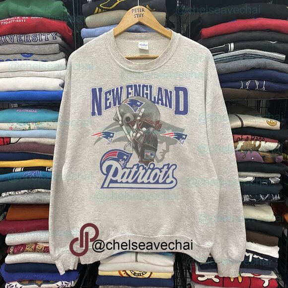 Vintage New England Patriots Football Sweatshirt, Retro NFL Patriots Shirt Tee - Picture 1 of 2
